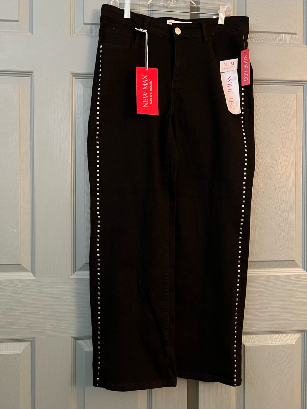 NM New Max Wide Leg Embellished Jean